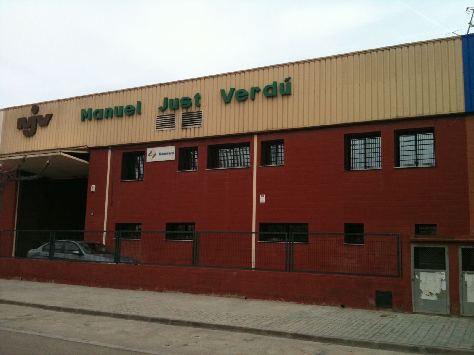 Nave de Manuel Just Verdú en el polígono industrial de Sedaví